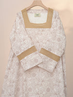 Load image into Gallery viewer, Pin-Tuck Mesh Sleeves Jalabiya - Beige Flowers
